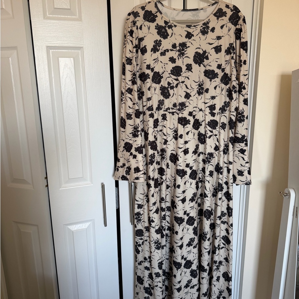 Women's Floral Black and Cream Party Maxi Dress -Size XL